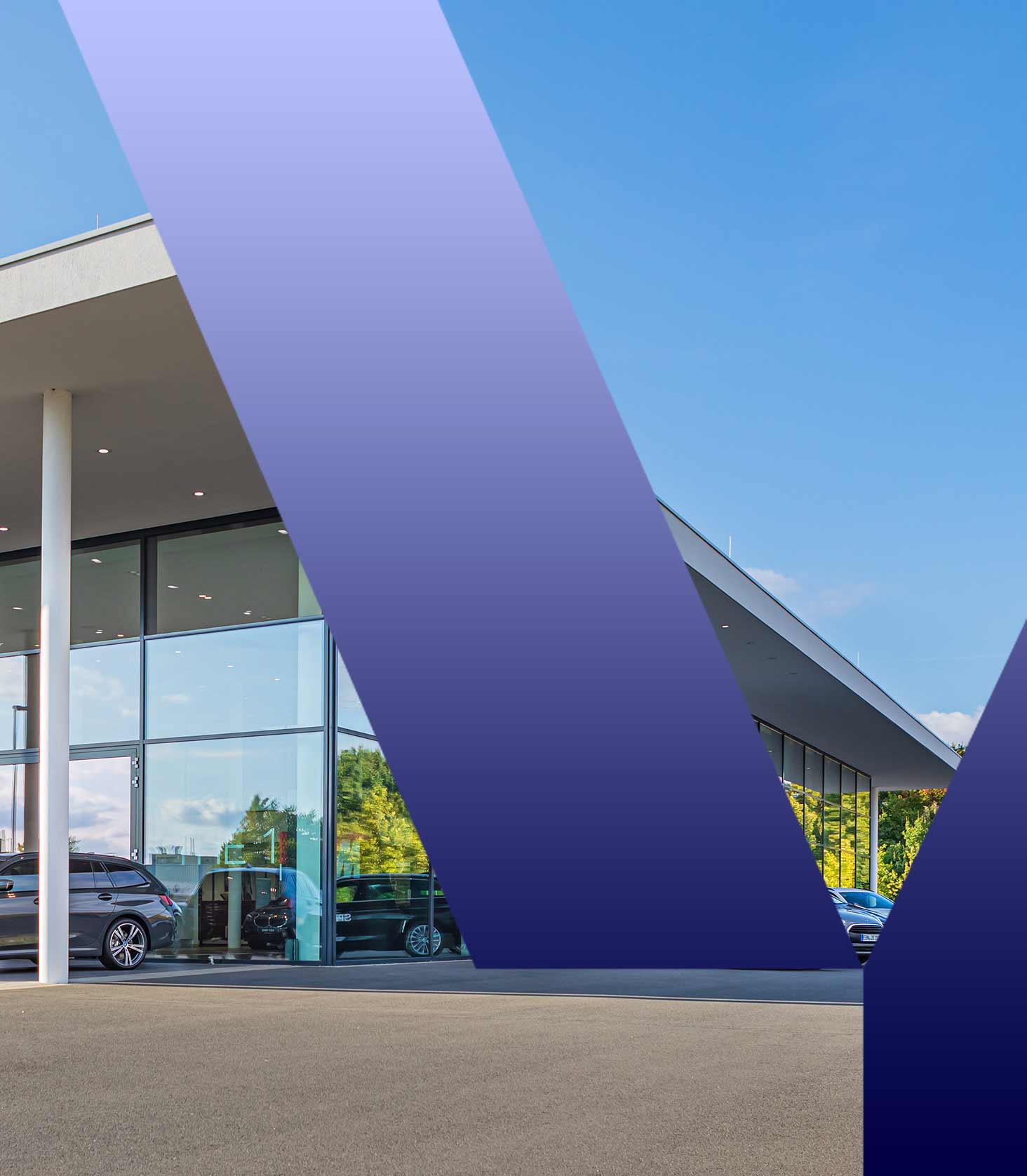 Zukunftsweisendes Autohaus als Glasturm mit sichtbaren Fahrzeugen mit V-förmigem Designelement