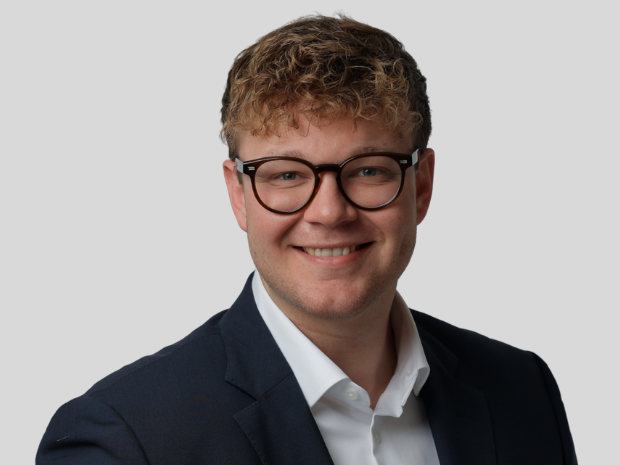 sales-manager_veact_alexander-schulte-uebbing_teaser-modular_620×465_grau.jpg